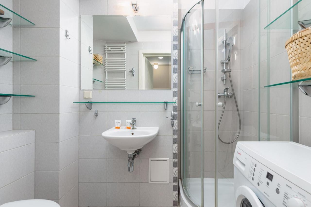 Apartment With Balcony Trentowskiego By Renters
