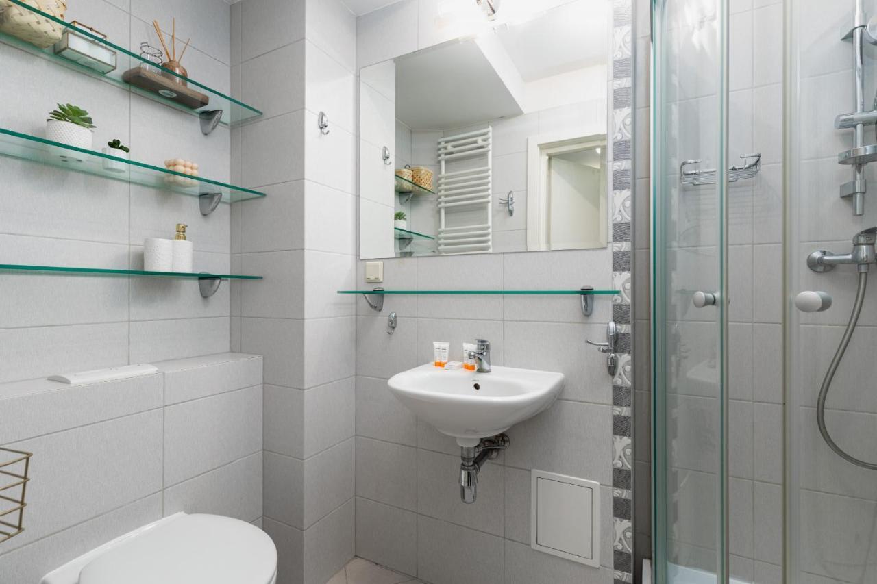 Apartment With Balcony Trentowskiego By Renters *